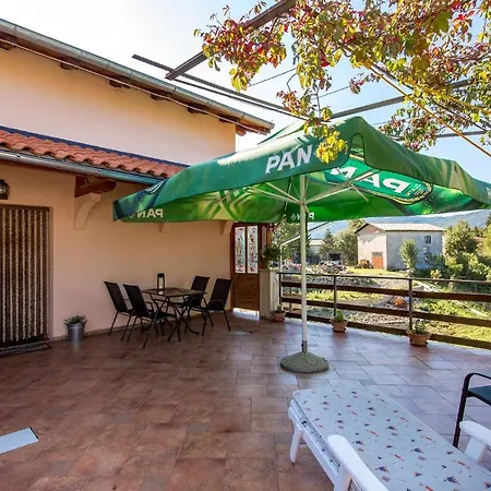 Lovely In With Kitchen Holiday home