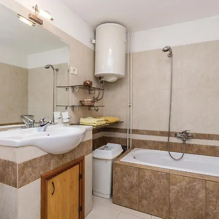 Lovely In With Kitchen * Vele Mune