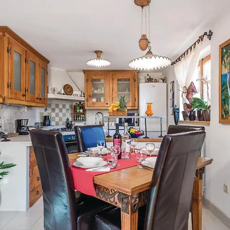 Lovely In With Kitchen Holiday home