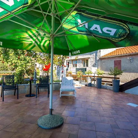 Lovely In With Kitchen Holiday home Vele Mune