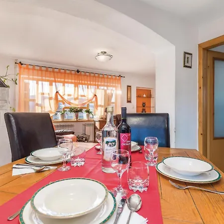 Lovely In With Kitchen Holiday home *