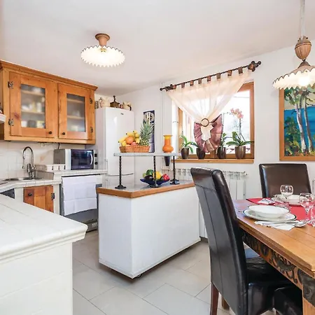 Lovely In With Kitchen Holiday home *